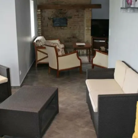 Holiday home Au Calme A Avec Jardin Clos Et Equipements Modernes, Ideal En Famille Ou Entre Amis - Fr-1-510-48